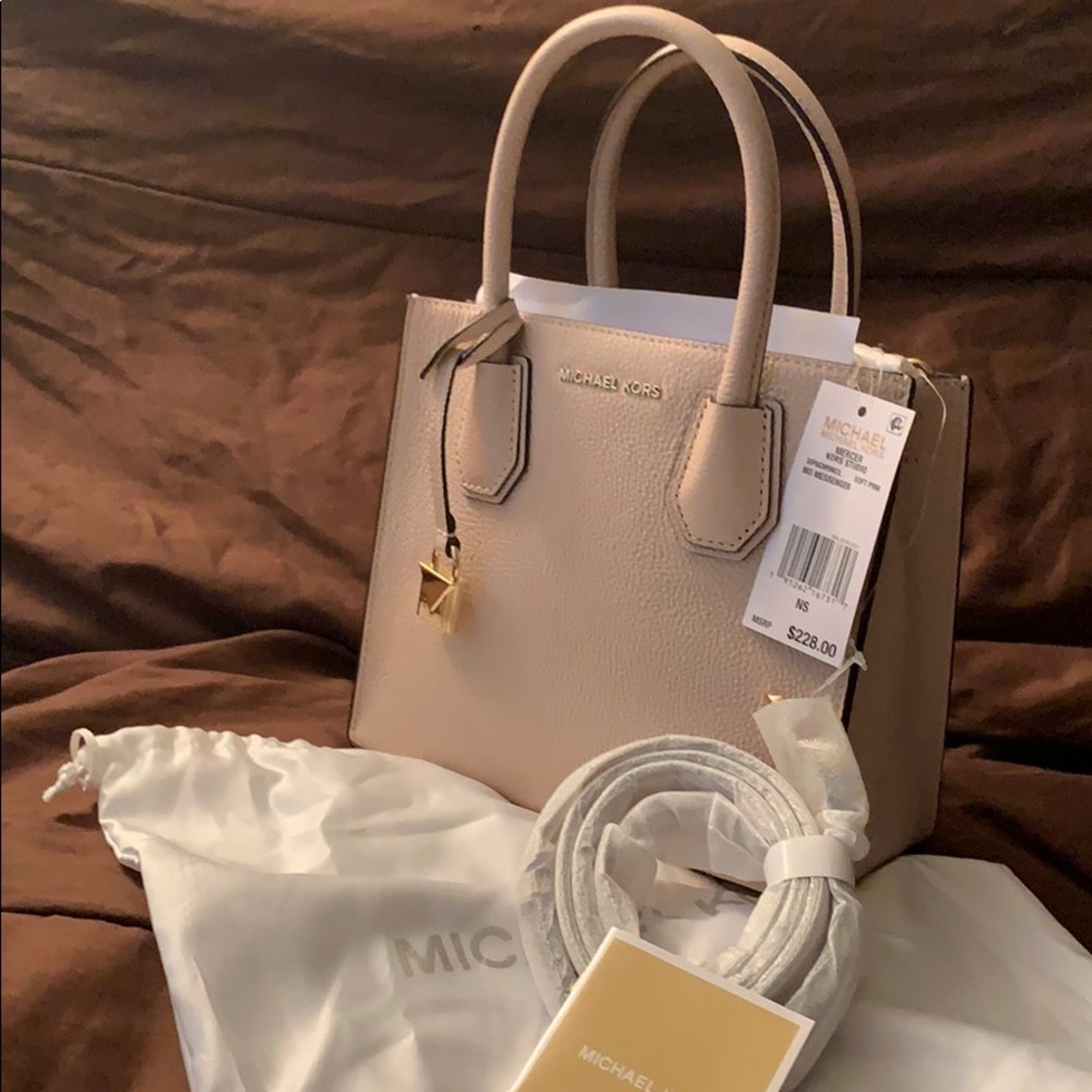 Micheal Kors satchel Hand bag.Never used.Brand NWT